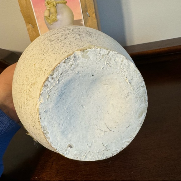 RIVER JUNCTION POTTERY - 7.5” - SAND COLOR VASE JUG. NEW IN BOX - Picture 4 of 5